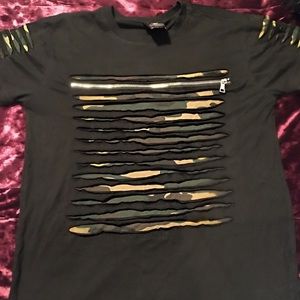 Medium Men’s Army Design Black Zipper Shirt!